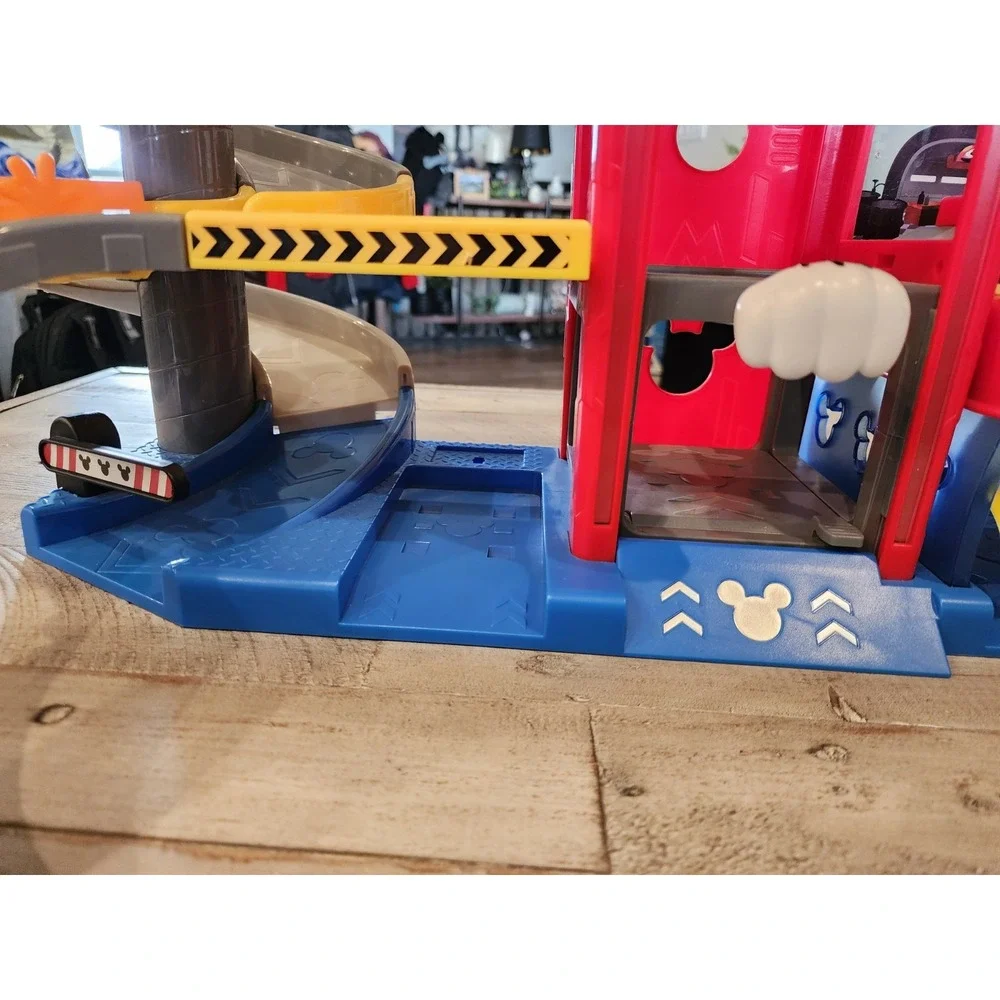 Mickey Mouse Ready to Race Garage Toy Car Race Disney